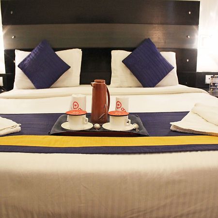 Oyo 605 Hotel Camria Гургаон Экстерьер фото