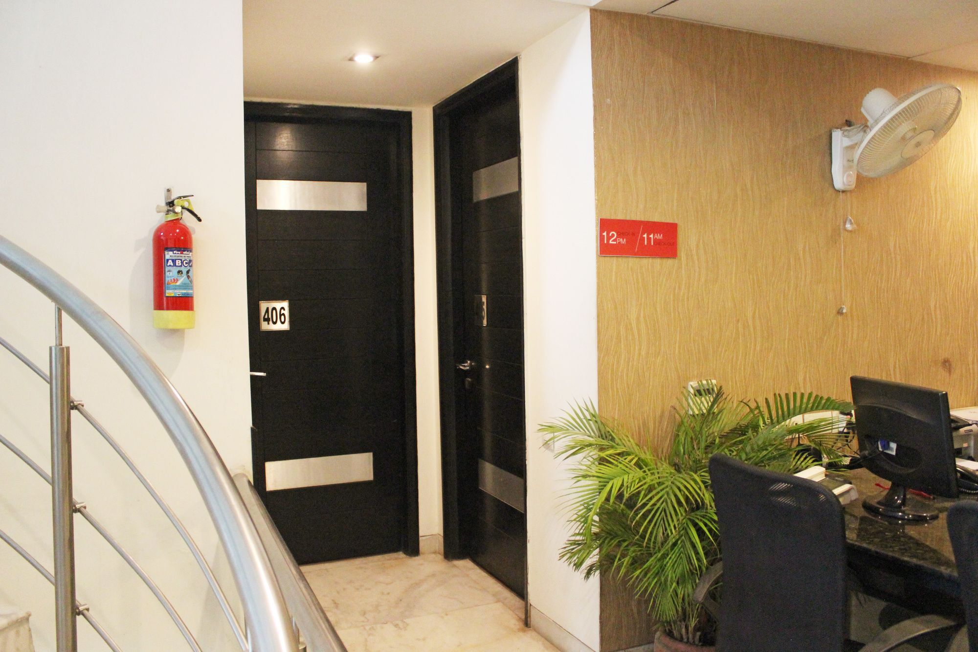 Oyo 605 Hotel Camria Гургаон Экстерьер фото